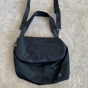 Lululemon crossbody/shoulder bag